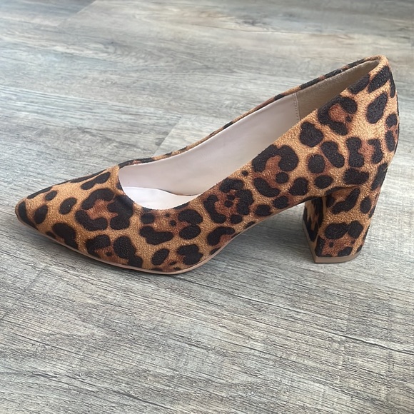Leopard Print Heels sz 7 - Picture 2 of 10